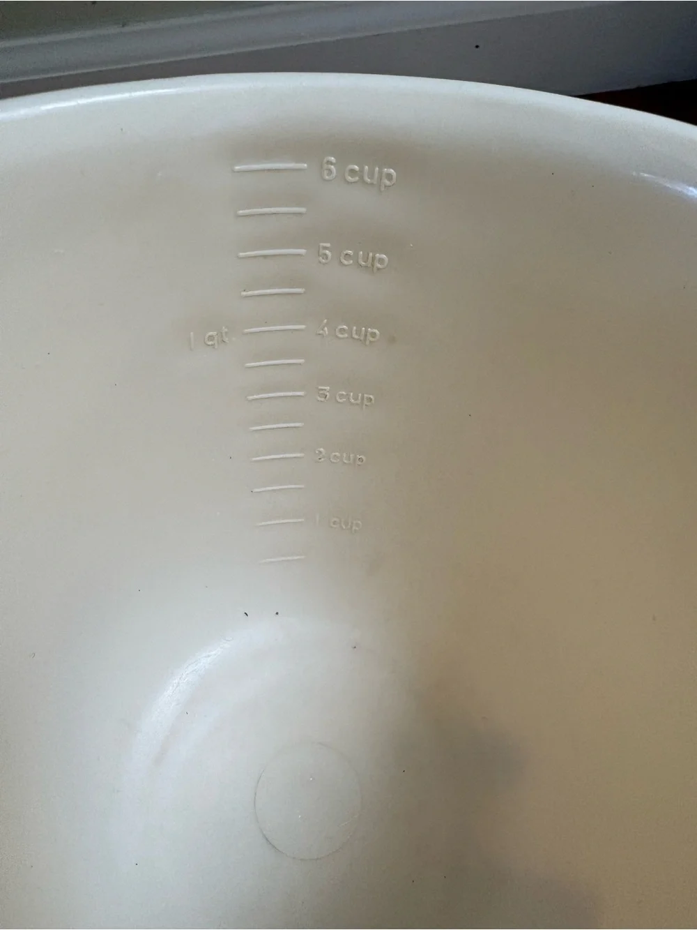 vintage Rubbermaid Grip & Mix batter bowl in white 6 Cup